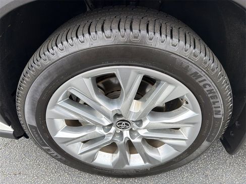 Used 2021 Toyota Highlander Limited image 11