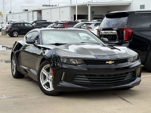 Used 2018 Chevrolet Camaro LT w/ Technology Package RWD image 2