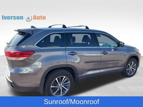 Used 2018 Toyota Highlander XLE AWD/4WD image 6