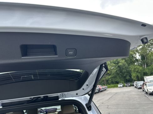 New 2027 Buick Enclave Preferred w/ Power Package AWD/4WD image 11