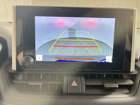 Used 2025 Toyota RAV4 XLE FWD image 19