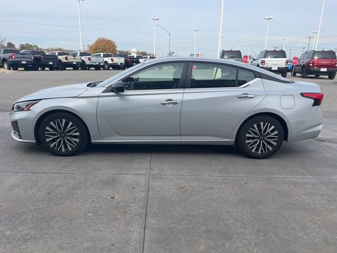 Used 2024 Nissan Altima 2.5 SV image 8