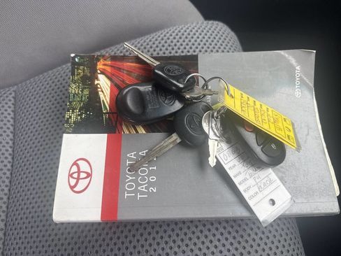 Used 2012 Toyota Tacoma 4x4 Double Cab w/ TRD Sport Pkg image 5