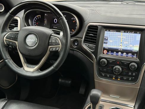 Used 2017 Jeep Grand Cherokee Overland w/ Jeep Active Safety Group image 24