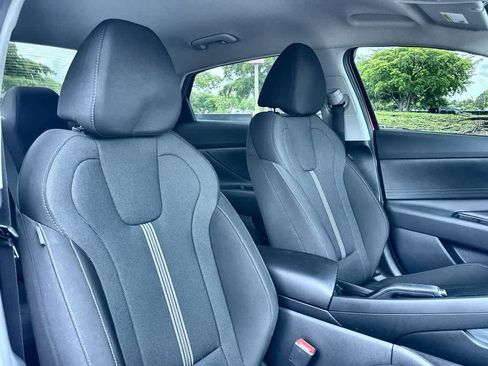 Used 2025 Hyundai Elantra SE FWD image 27