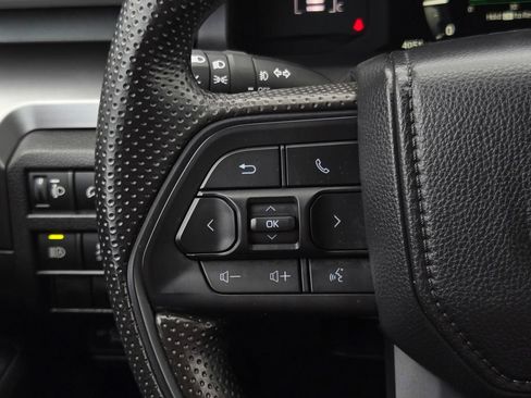 Used 2025 Toyota Tacoma SR5 AWD/4WD image 22