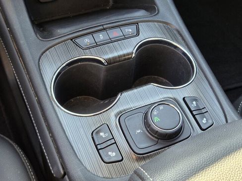 Used 2022 GMC Acadia SLT image 27