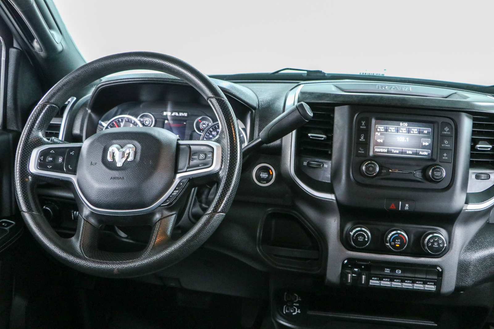 Used 2024 RAM 3500 SLT w/ Quick Order Package 2YG SLT AWD/4WD image 17