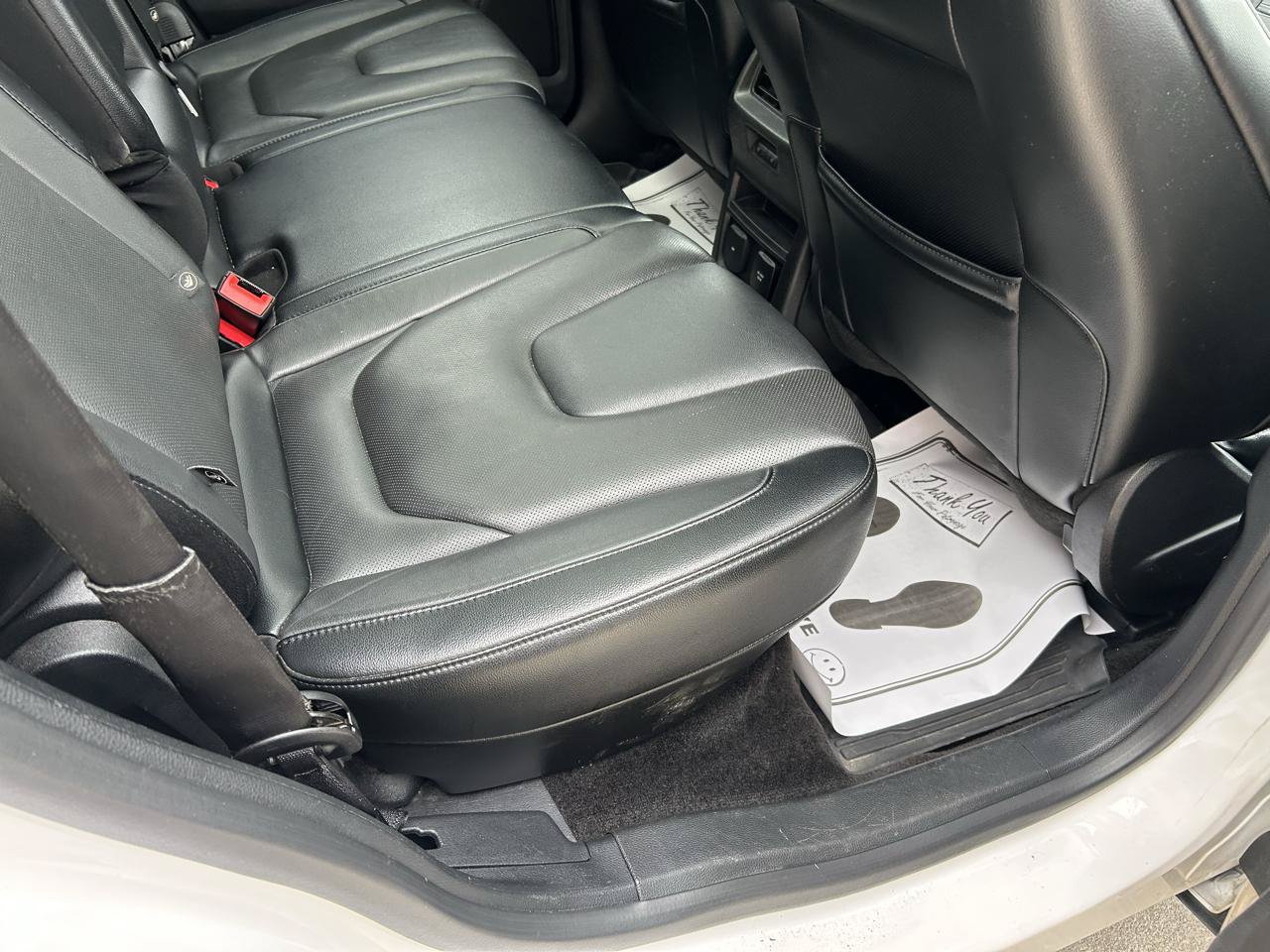 Used 2018 Ford Edge Titanium w/ Equipment Group 302A AWD/4WD image 11