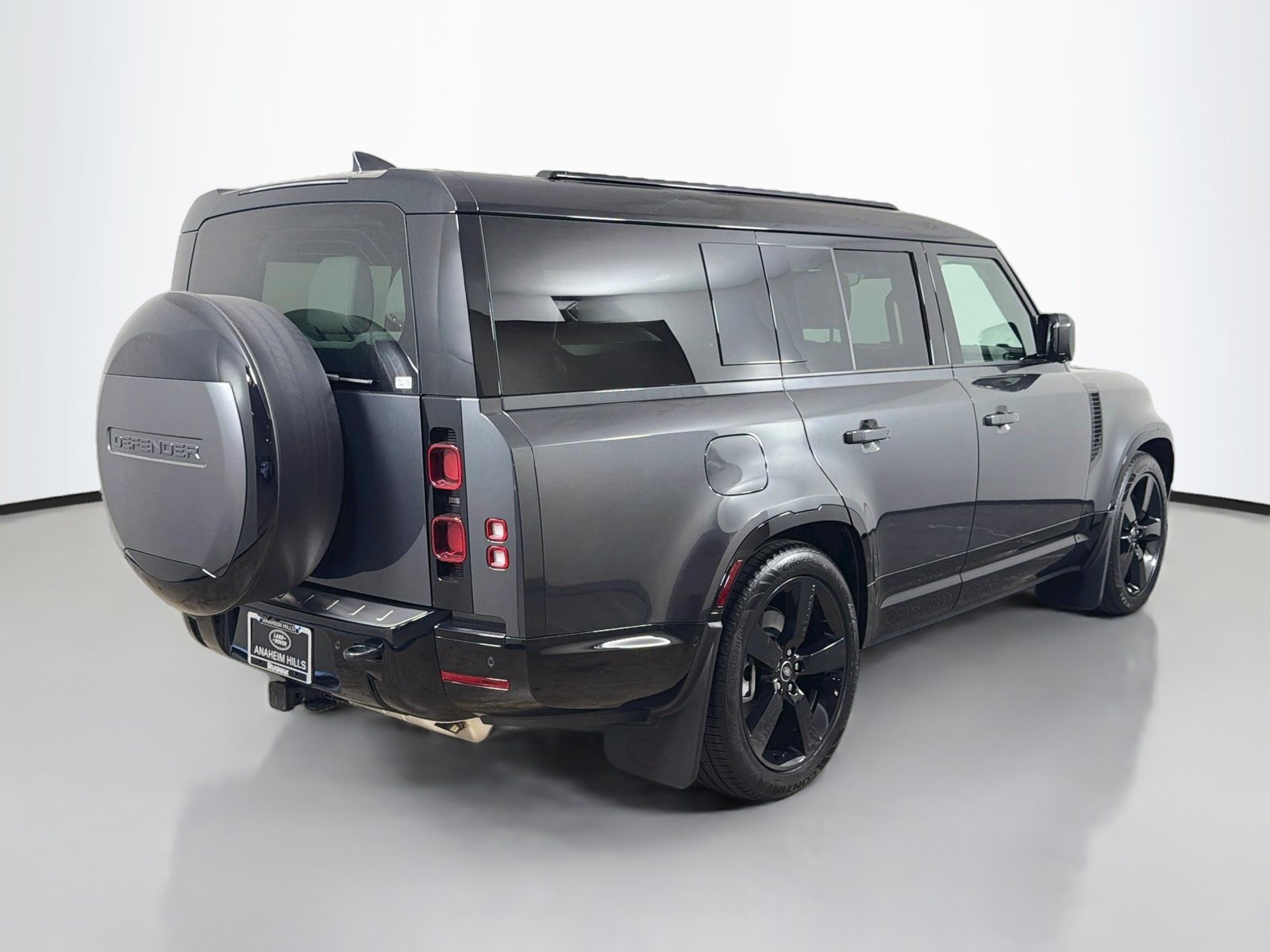 Certified 2025 Land Rover Defender 130 X-Dynamic SE AWD/4WD image 5