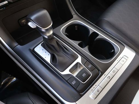 Used 2024 Kia Carnival LX FWD image 17