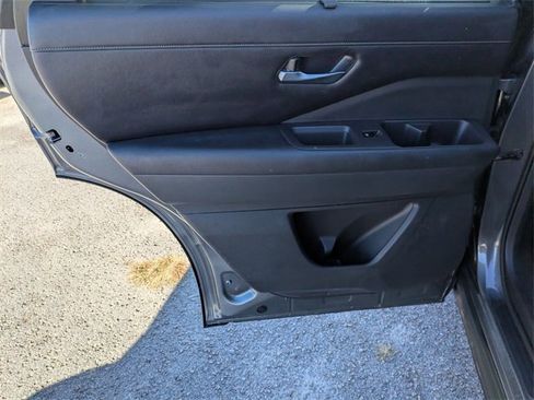 Used 2023 Nissan Pathfinder SL image 25