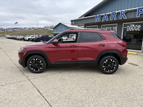 Used 2021 Chevrolet TrailBlazer LT image 2