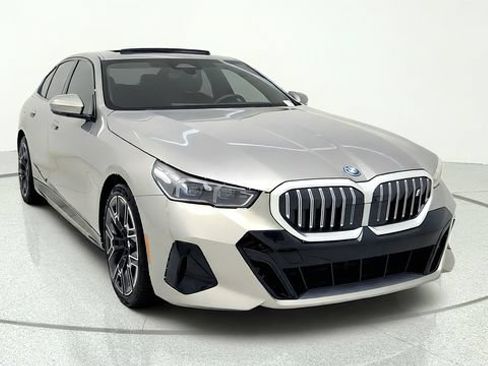 Used 2026 BMW i5 eDrive40 w/ M Sport Package RWD image 2