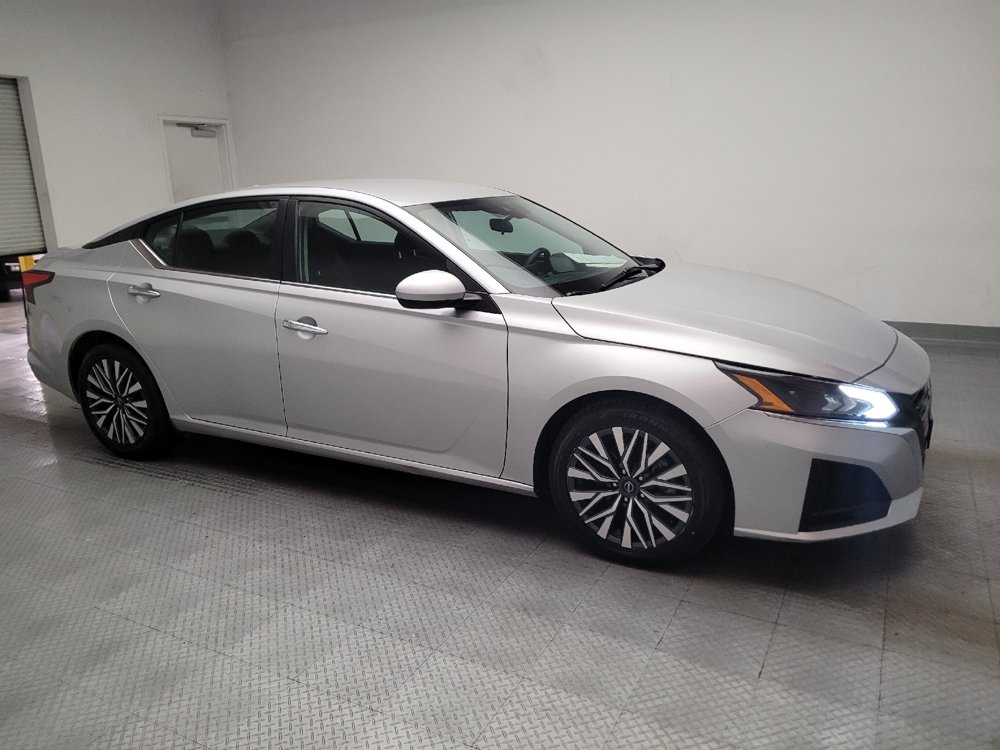 Used 2023 Nissan Altima 2.5 SV FWD image 11