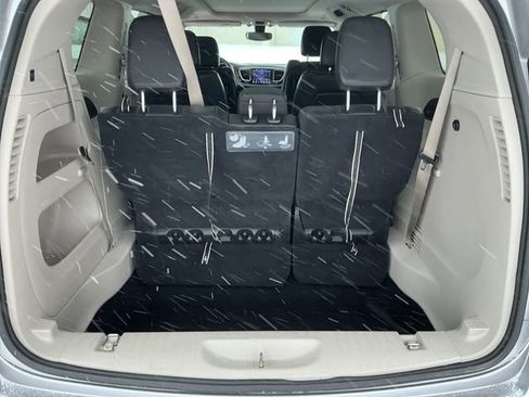 Used 2018 Chrysler Pacifica Touring-L Plus image 42