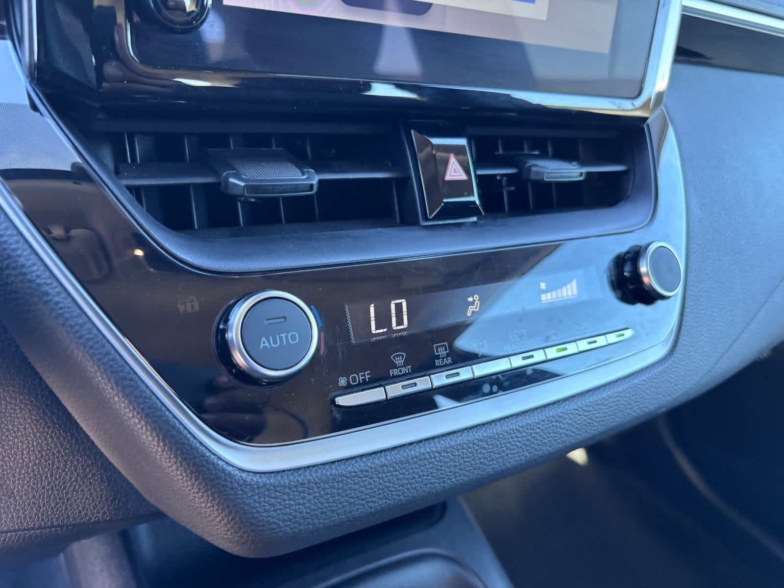 Used 2025 Toyota Corolla LE FWD image 29