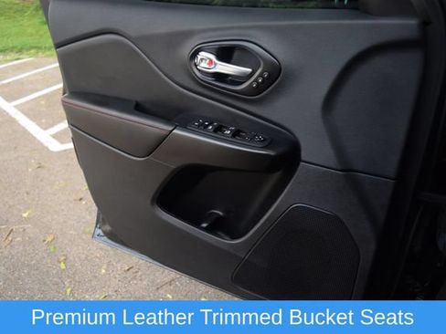 Used 2021 Jeep Cherokee Trailhawk w/ Technology Group AWD/4WD image 18