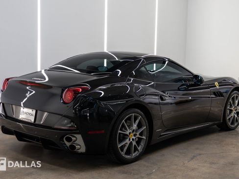 Used 2011 Ferrari California RWD image 15