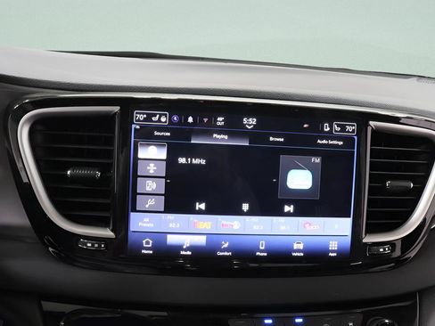 Used 2026 Chrysler Pacifica Select FWD image 11