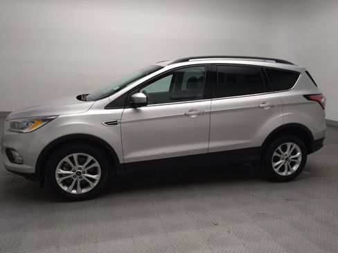 Used 2017 Ford Escape SE w/ SE Leather Comfort Package FWD image 2