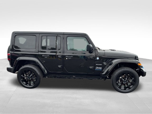 Used 2024 Jeep Wrangler Unlimited Sahara w/ Technology Group AWD/4WD image 6