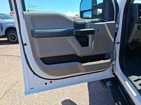 Used 2022 Ford F250 XL w/ Power Equipment Group AWD/4WD image 10