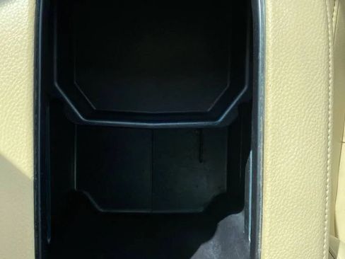 Used 2019 Toyota Highlander XLE image 24