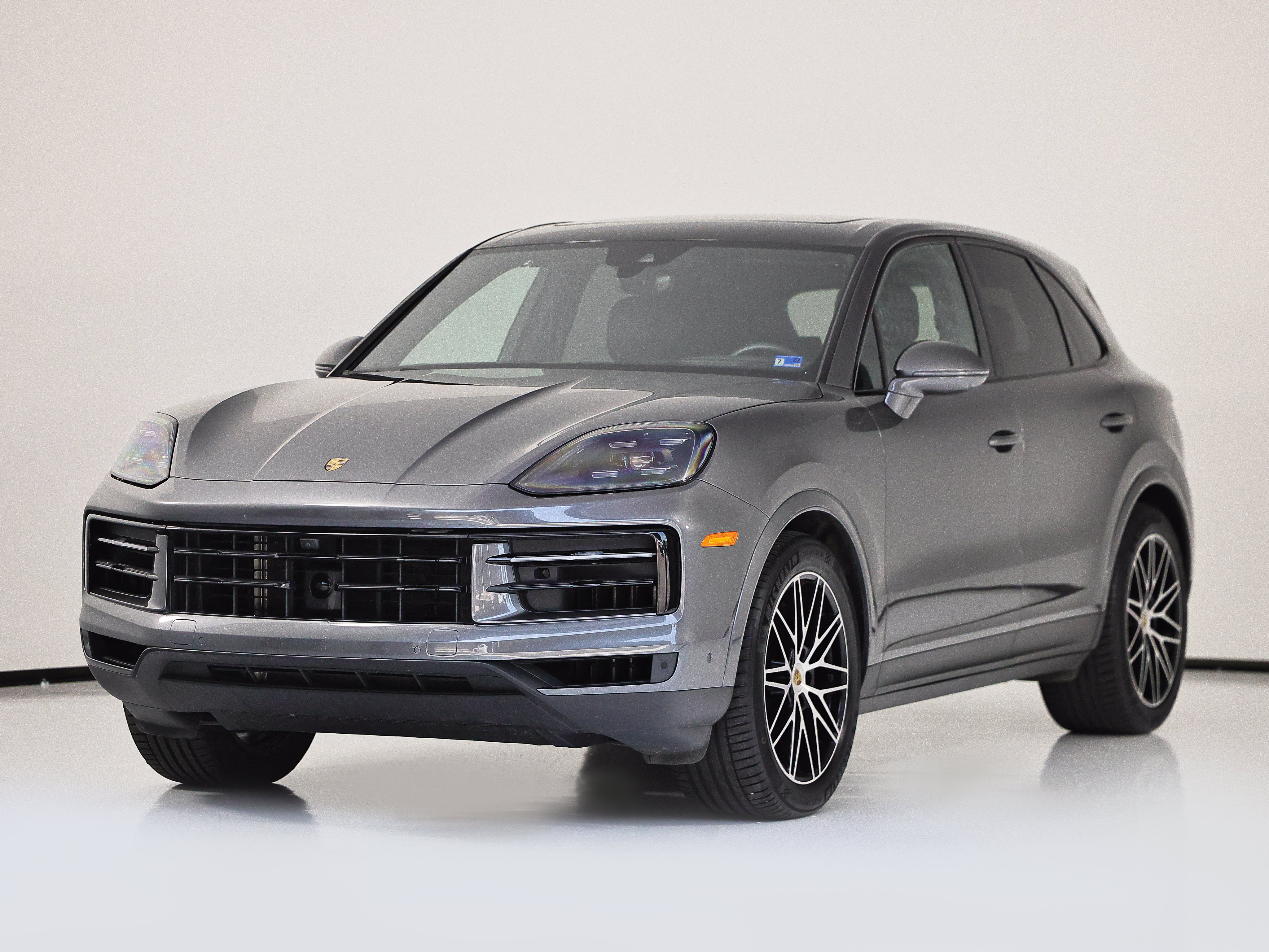 Used 2024 Porsche Cayenne AWD/4WD image 1