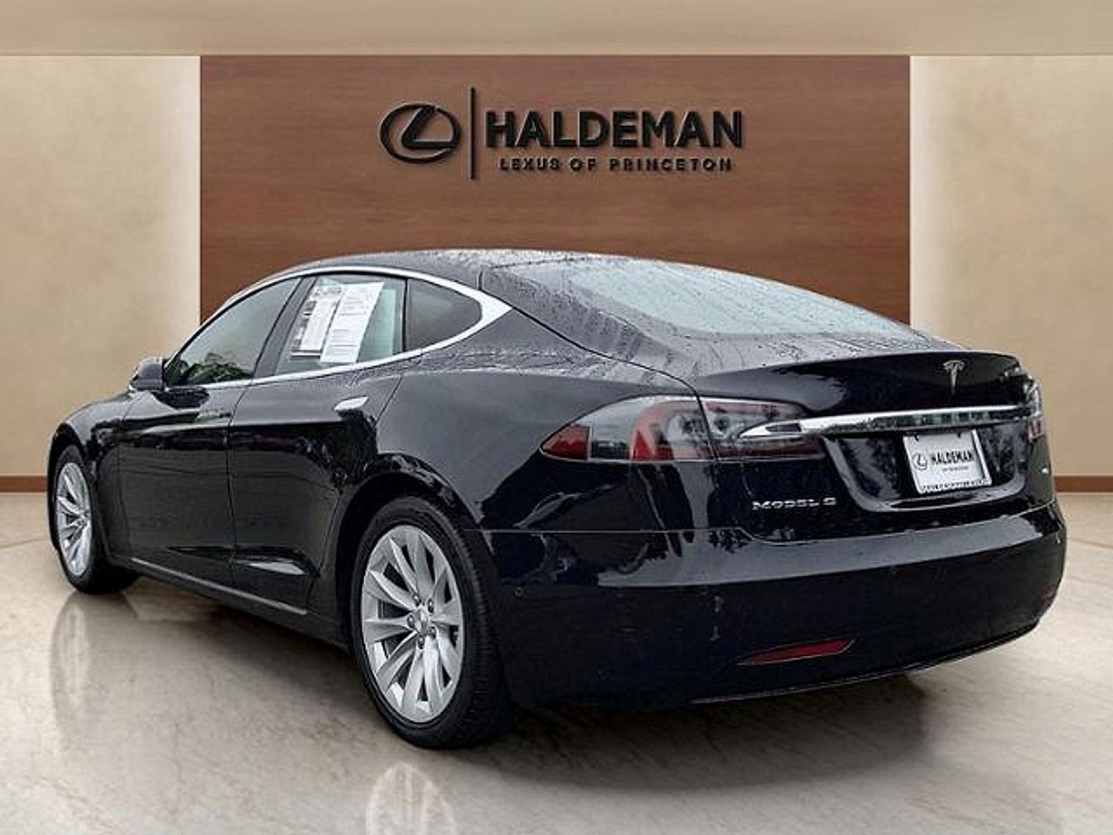 Used 2016 Tesla Model S RWD image 4