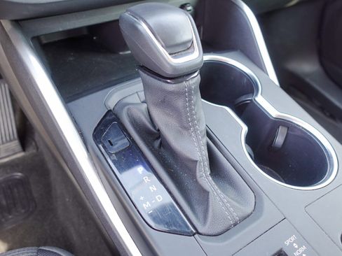 Used 2024 Toyota Highlander LE image 19