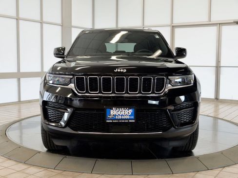 Used 2024 Jeep Grand Cherokee Laredo X AWD/4WD image 3