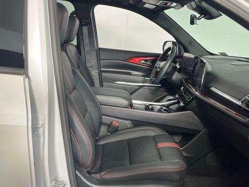 Used 2024 Chevrolet Traverse RS image 35