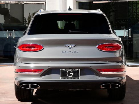 Used 2025 Bentley Bentayga image 8