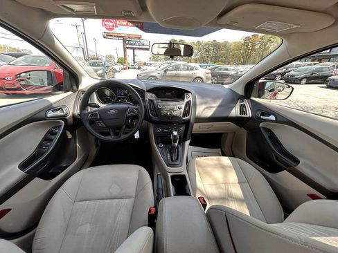 Used 2016 Ford Focus SE w/ SE Power Seat Package FWD image 5