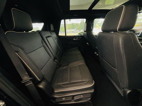 Used 2023 GMC Yukon SLT AWD/4WD image 40