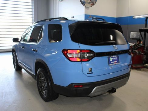 Used 2025 Honda Pilot TrailSport image 43