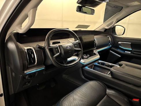 Certified 2025 Ford Expedition Platinum AWD/4WD image 5