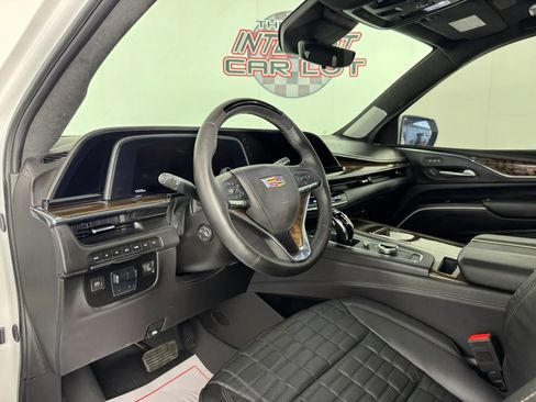 Used 2024 Cadillac Escalade Sport Platinum w/ LPO, ONYX Package AWD/4WD image 10