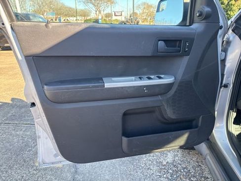 Used 2011 Ford Escape XLT w/ 201A Rapid Spec Order Code FWD image 19