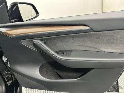 Used 2023 Tesla Model Y Long Range AWD/4WD image 24