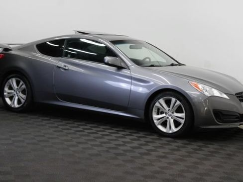 Used 2011 Hyundai Genesis 2.0T RWD image 3