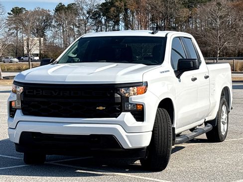 Used 2024 Chevrolet Silverado 1500 Custom image 3