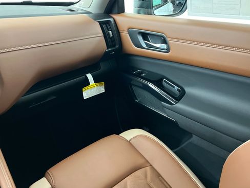 New 2026 Nissan Pathfinder Platinum image 10