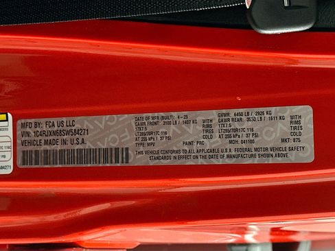 Used 2025 Jeep Wrangler Willys image 12