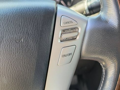Used 2017 INFINITI QX80 4WD w/ All Season Package image 18