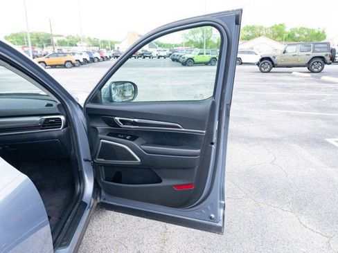 Used 2025 Kia Telluride S AWD/4WD image 13