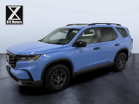 Used 2024 Honda Pilot TrailSport image 1