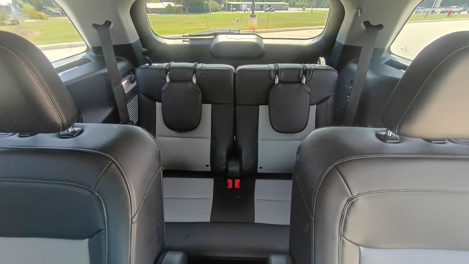 Used 2023 Ford Explorer XLT w/ Equipment Group 202A AWD/4WD image 15