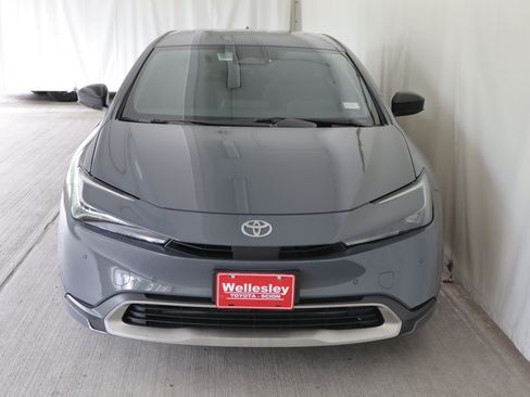 Used 2026 Toyota Prius Plug-In Hybrid FWD image 3